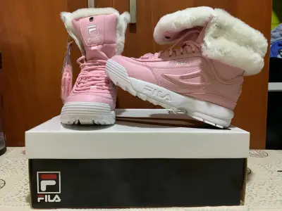 Zapatillas  rosadas y blancas  Fila con forro - miniatura 1