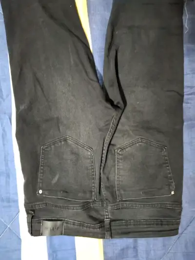 Jeans negros desgastados - miniatura 2