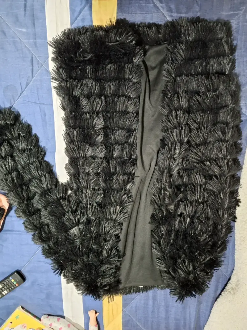 Chaqueta negra de felpa