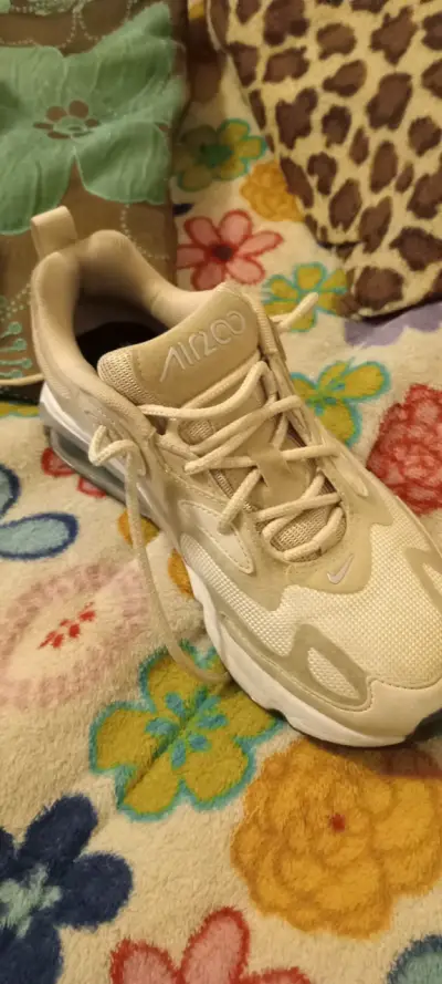 Zapatillas beige deportivas - miniatura 1