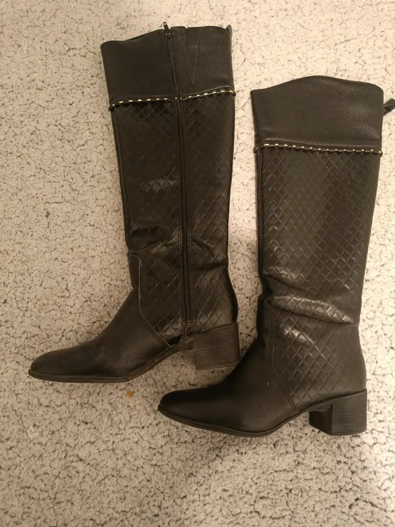 Botas negras con diseño acolchado - 2