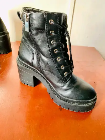 Botas negras de cuero tipo militar - miniatura 2