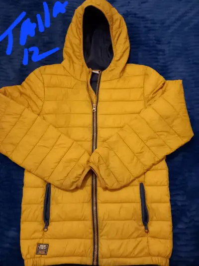 Chaqueta mostaza con capucha - miniatura 1