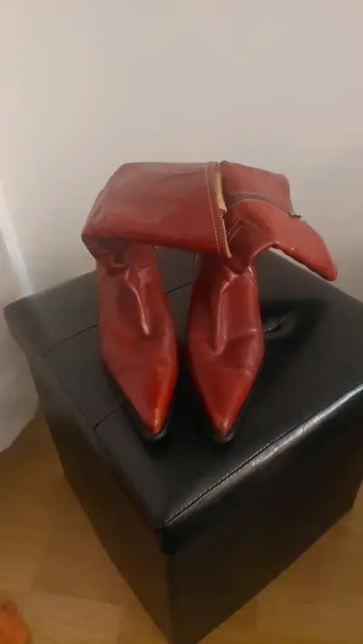 Botas largas rojas de cuero - miniatura 2