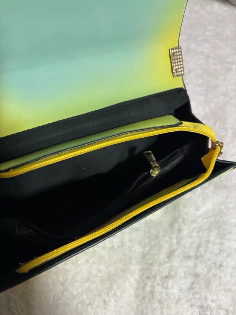 Cartera multicolor con cadena - 3