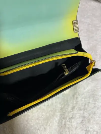 Cartera multicolor con cadena - miniatura 3