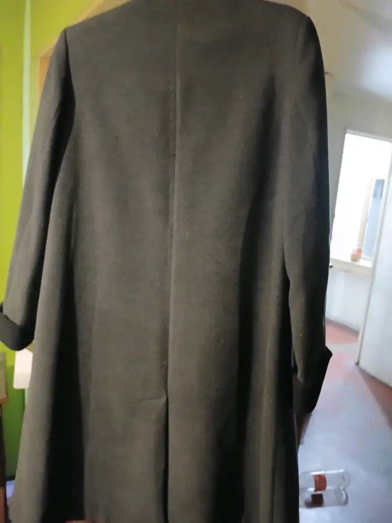Abrigo gris oscuro con botones - 2