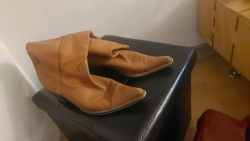 Botas vaqueras cuero marca ZARA - 2