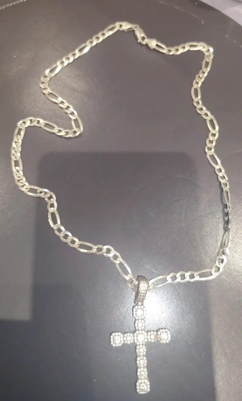 Collar de cadena con cruz brillante - 1