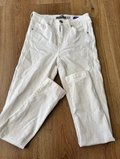 Pantalones blancos de mezclilla - miniatura 1