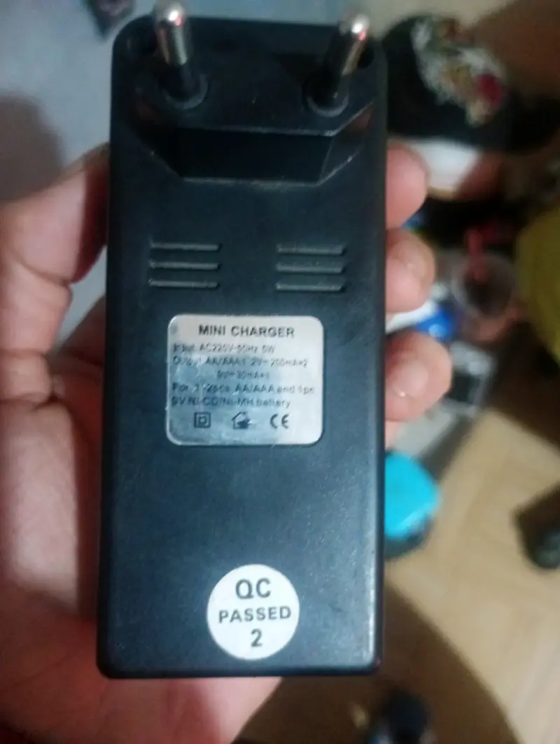 Cargador de baterías Macrotel - 2