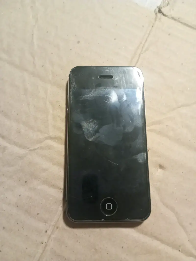 iPhone 4 / 4S Negro (Para Repuestos o Reparar) - 1