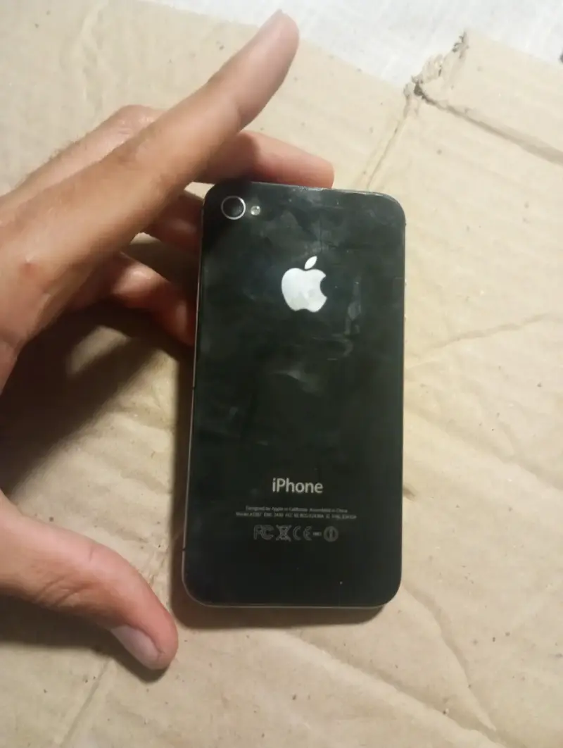 iPhone 4 / 4S Negro (Para Repuestos o Reparar) - 3