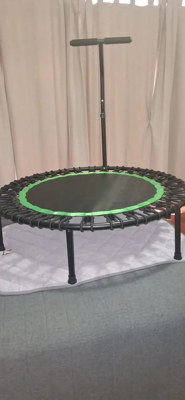 Mini trampolín negro y verde fitnes - 2