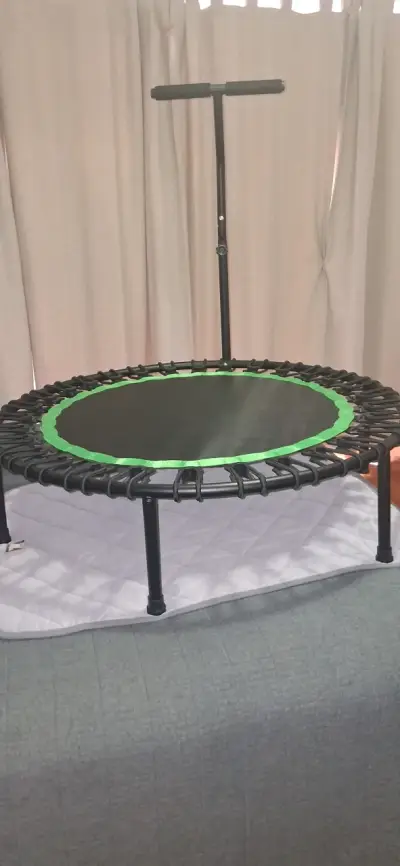 Mini trampolín negro y verde fitnes - miniatura 2