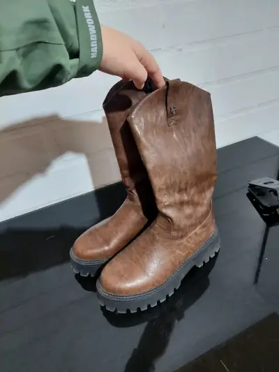 Botas de cuero café - miniatura 2