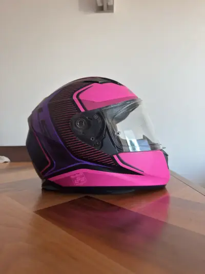 Casco de moto rosa y negro - miniatura 1