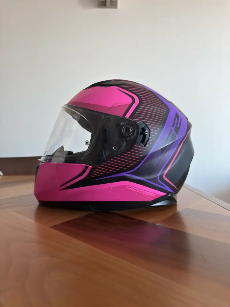 Casco de moto rosa y negro - 3