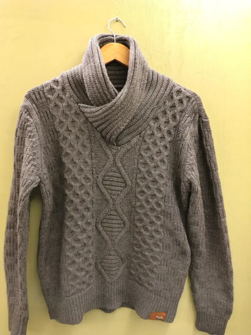 Suéter gris cuello alto - 1