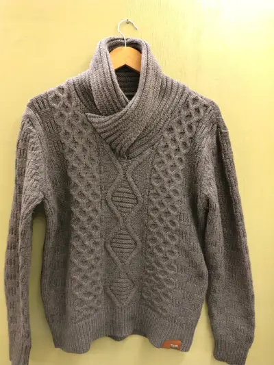 Suéter gris cuello alto - miniatura 1