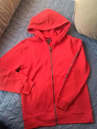 Polerón rojo con capucha tommy - miniatura 1