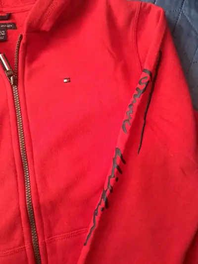 Polerón rojo con capucha tommy - miniatura 3