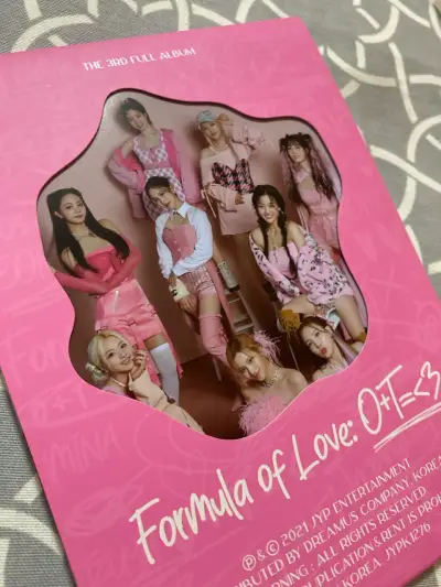 Álbum Formula of Love - TWICE - miniatura 1