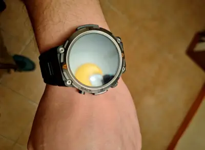 Smartwatch negro con funciones avanzadas - miniatura 2