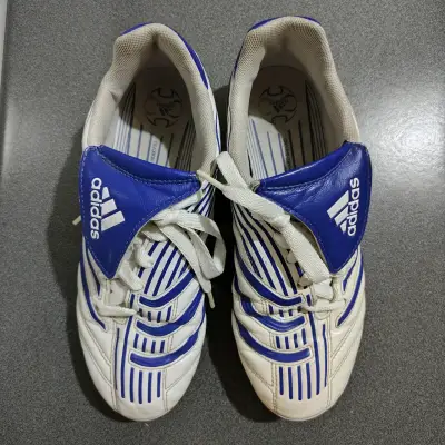 Zapatillas deportivas blancas y azules adidas - miniatura 1
