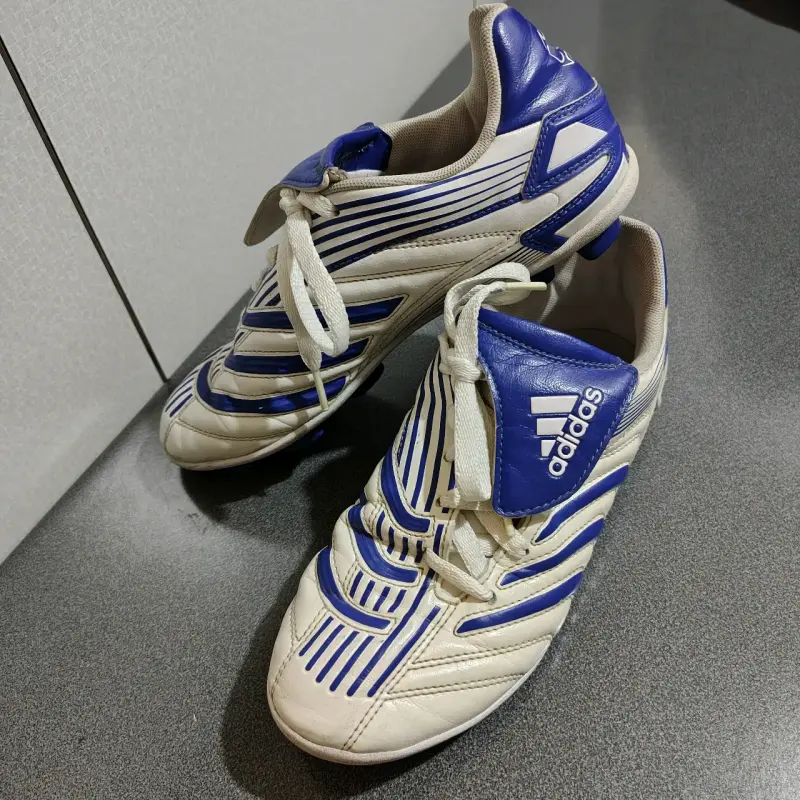 Zapatillas deportivas blancas y azules adidas - 2