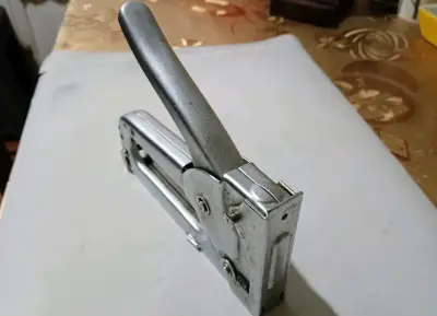 Grapadora tapicera metálica Redline - miniatura 2