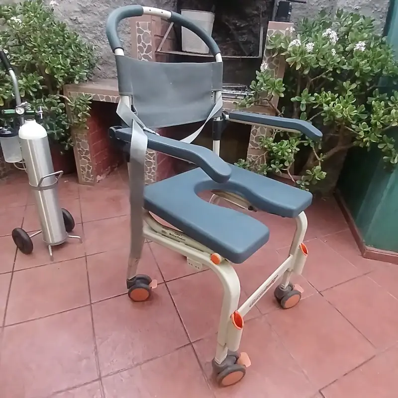 Silla de ducha con ruedas - 2