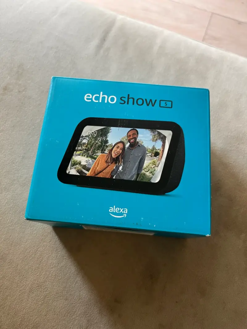Echo Show 5 con caja