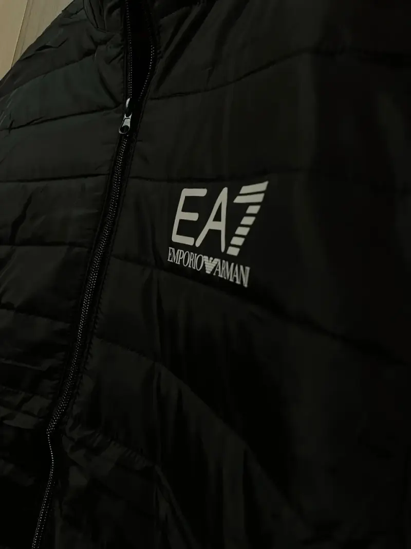 Chaqueta negra EA7 acolchada - 2