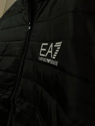 Chaqueta negra acolchada EA7 - miniatura 2