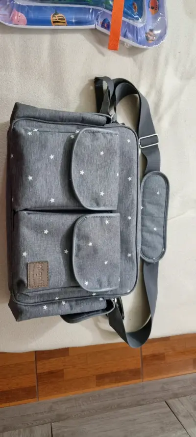 Bolso pañalero gris con estrellas - miniatura 1