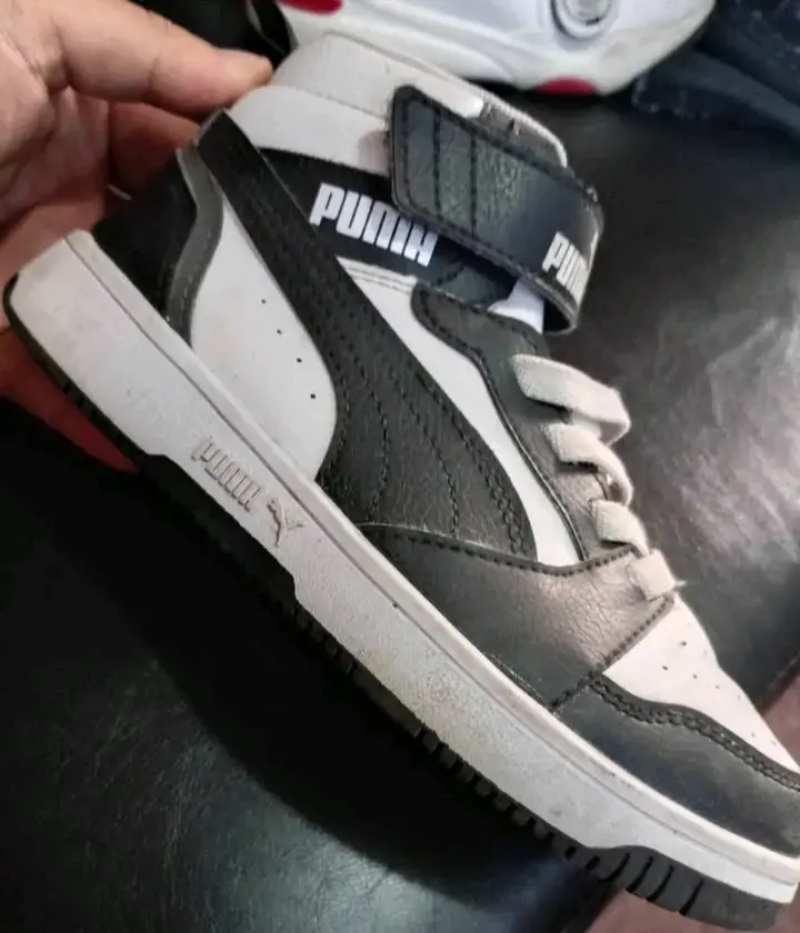 Zapatillas deportivas blancas y negras - 3