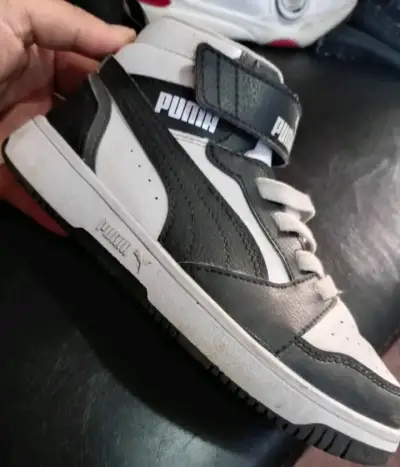 Zapatillas deportivas blancas y negras - miniatura 3