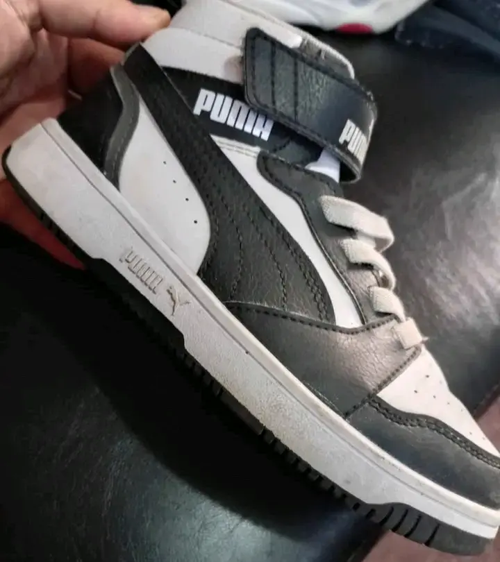 Zapatillas deportivas blancas y negras - 5