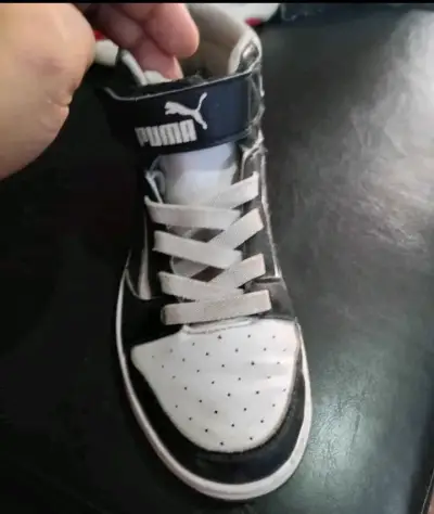 Zapatillas deportivas blancas y negras - miniatura 6