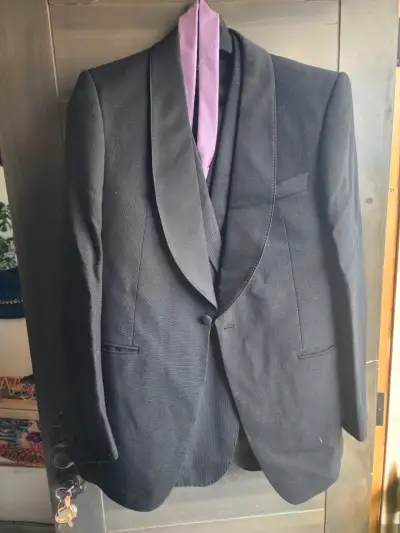 Traje oscuro con corbata talla M/L - miniatura 3