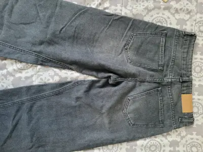 Jeans cargo gris y negro niña - miniatura 6