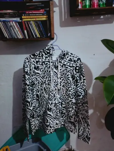 Polerón con capucha estampado - miniatura 1