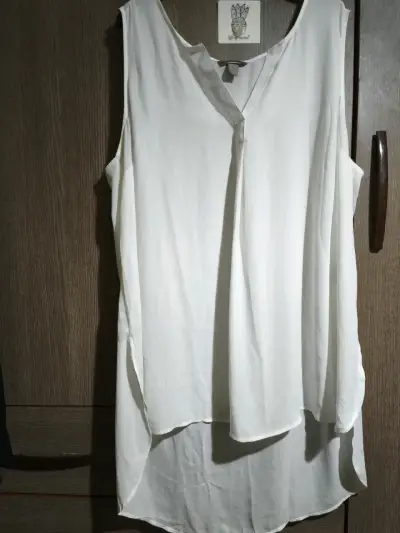 Blusa blanca sin mangas - miniatura 1