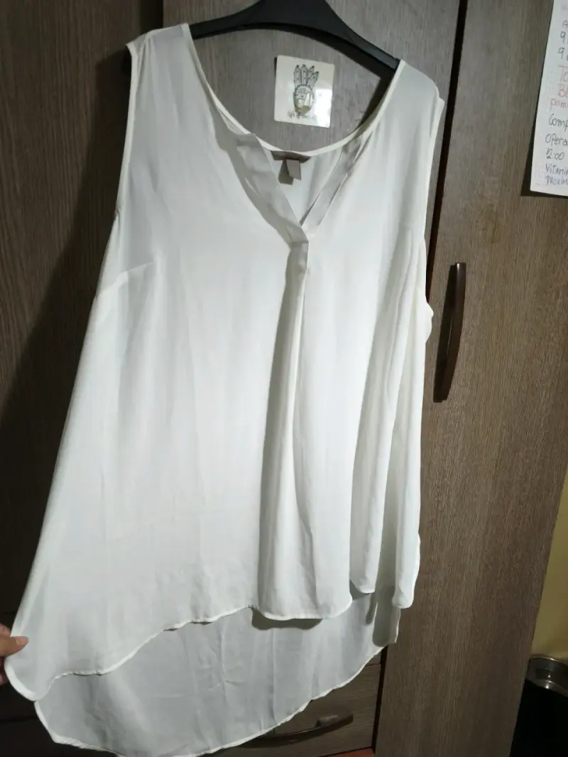 Blusa blanca sin mangas - 3