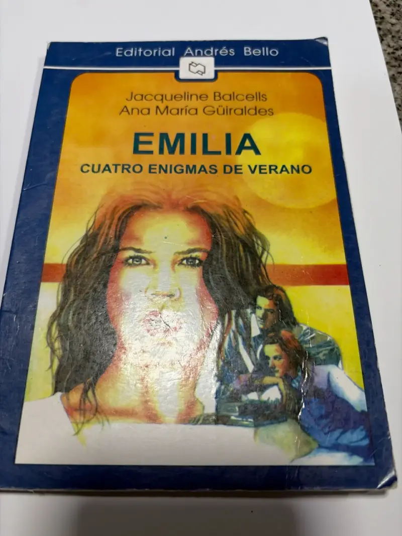 Libro Emilia Cuatro Enigmas de Verano