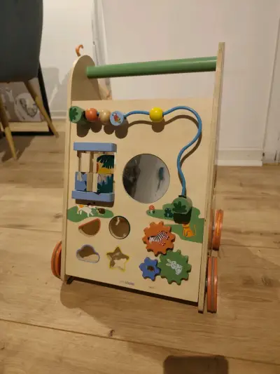 Andador de madera con juegos - miniatura 3