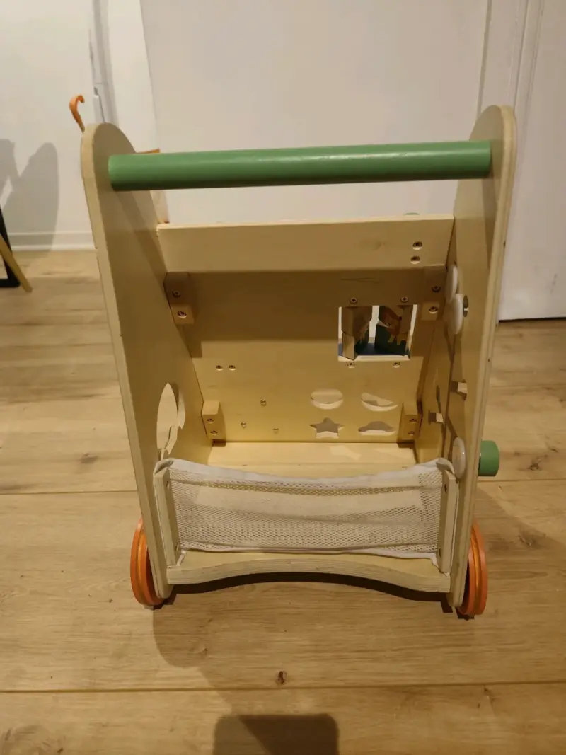 Andador de madera con juegos - 4