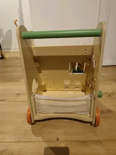 Andador de madera con juegos - miniatura 4
