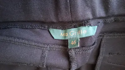 Pantalones negros con ojales - miniatura 3